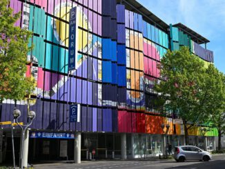 Am Forum in Hanau: Parkhaus stellt auf kennzeichenbasiertes, schrankenloses System um