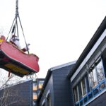 Feuerwehr Hanau spielt Nikolaus in Kinderklinik und verteilt Geschenke