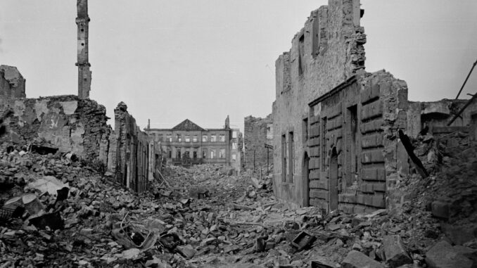 Gedenken in Hanau an die Zerstörung der Innenstadt 1945
