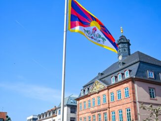Hanau erinnert am 10. März an den tibetischen Aufstand und hisst die tibetische Flagge