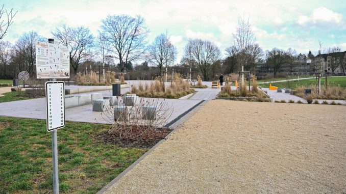 Hanau erneuert Schilder an fünf Bouleplätzen und plant Nachrüstung an fünf weiteren Standorten