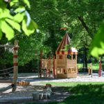 Hanau eröffnet neu gestalteten Spielplatz im Schlossgarten mit Märchenthema