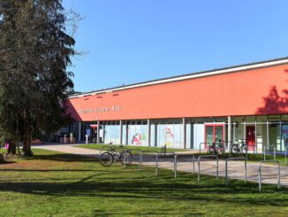 Hanau passt Öffnungszeiten an: Bäder wechseln an Feiertagen, Kulturforum nur am Samstag geöffnet