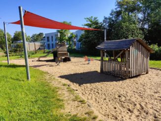 Hanau säubert 189 Sandflächen auf Spielplätzen, in Kitas und Schulen