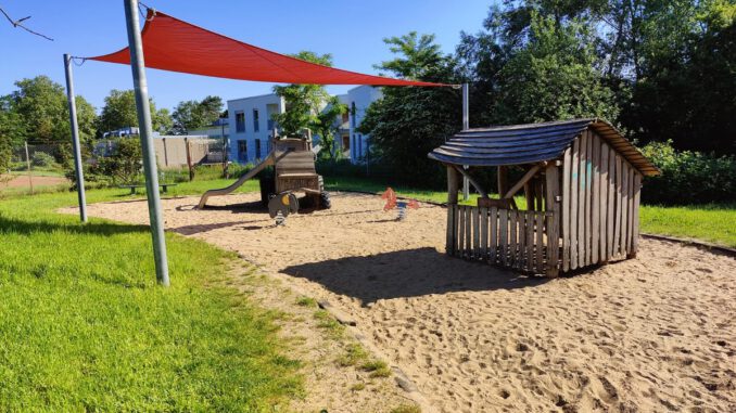 Hanau säubert 189 Sandflächen auf Spielplätzen, in Kitas und Schulen