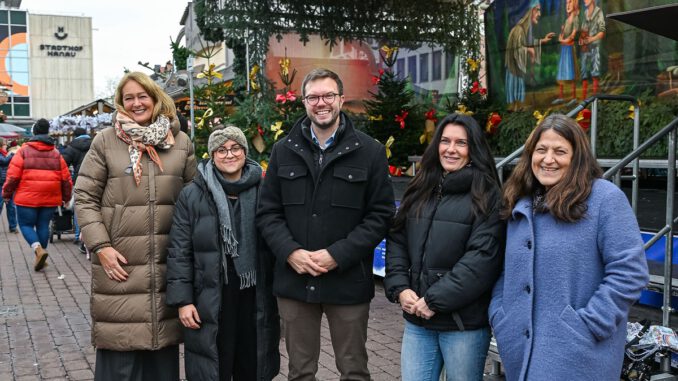 Hanau setzt auf junge Stimmen: 100 Kinder auf der Weihnachtsmarkt-Bühne für Spende Hanau setzt auf junge Stimmen: 100 Kinder auf der Weihnachtsmarkt-Bühne für Spende