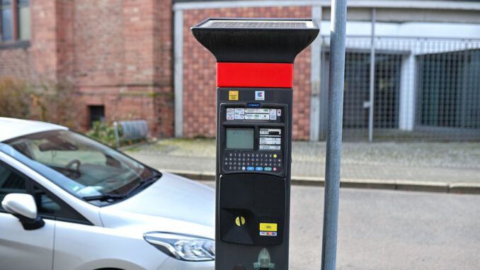 Hanau stattet Parkautomaten mit Kennzeicheneingabe und kontaktloser Zahlung aus Hanau stattet Parkautomaten mit Kennzeicheneingabe und kontaktloser Zahlung aus