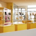 Hanau zeigt Vitrinenausstellung zu 60 Jahren Partnerschaft mit Conflans Sainte Honorine