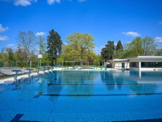 Hitze und Modernisierung treiben Besucherzahlen in Hanauer Bädern auf Rekordhöhe