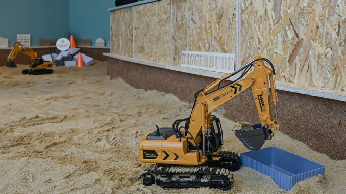 Stadthof Hanau bietet im April Ausstellungen, Retrospiele und ein neues Baggerangebot