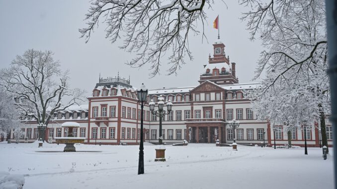 Starker Schneefall stört Alltag in Hanau: Müllabfuhr ausgesetzt, Schulen bleiben geschlossen Starker Schneefall stört Alltag in Hanau: Müllabfuhr ausgesetzt, Schulen bleiben geschlossen