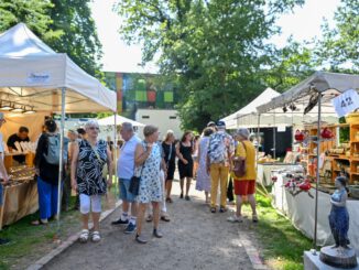 Vier Tage Wein, Musik und Kunst im Schlossgarten von Hanau